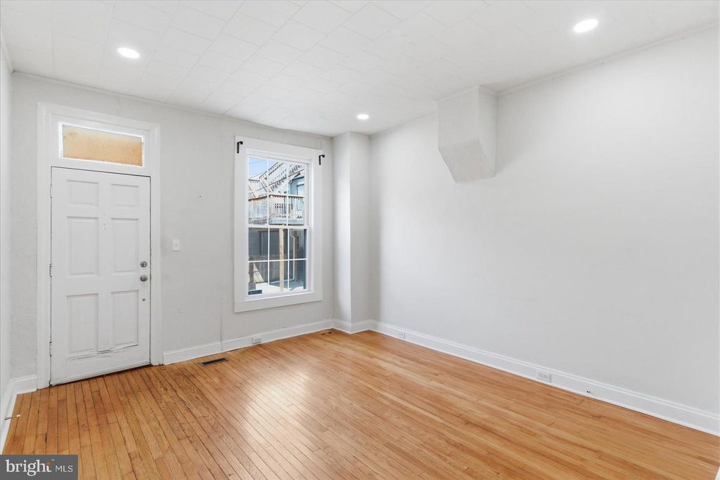 Image 5 of property listing at 1301 CLARKSON ST, Baltimore, MD 21230