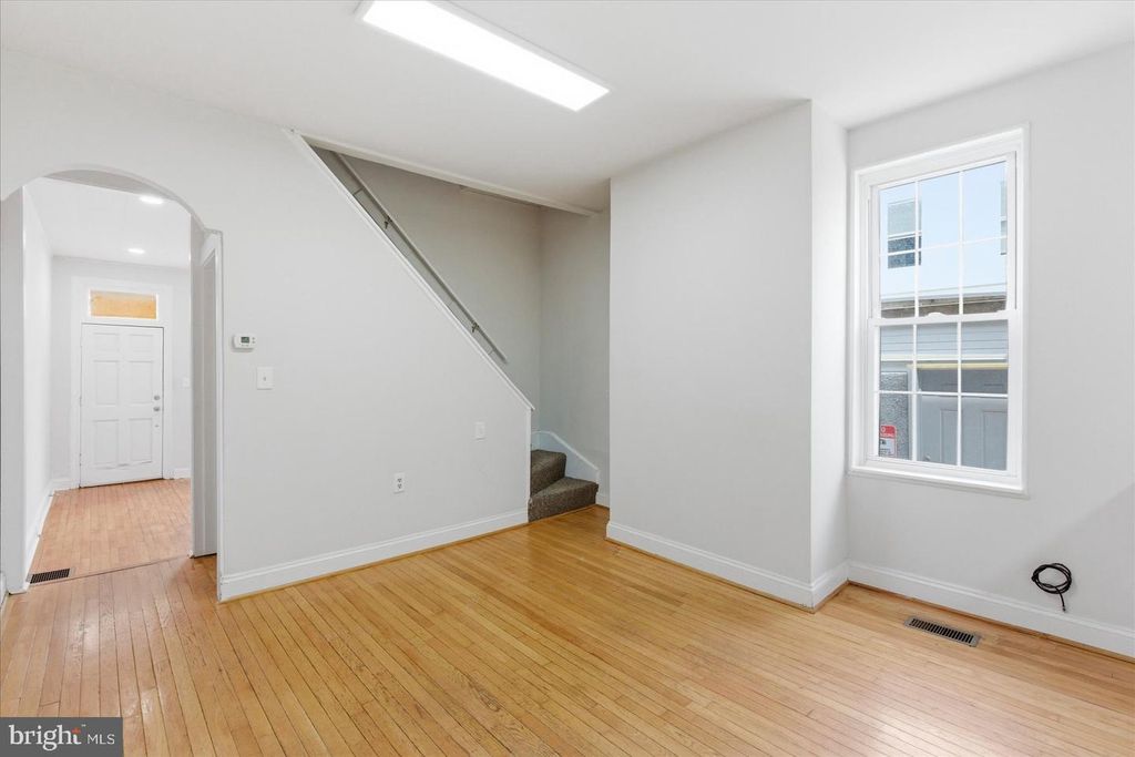 Image 8 of property listing at 1301 CLARKSON ST, Baltimore, MD 21230