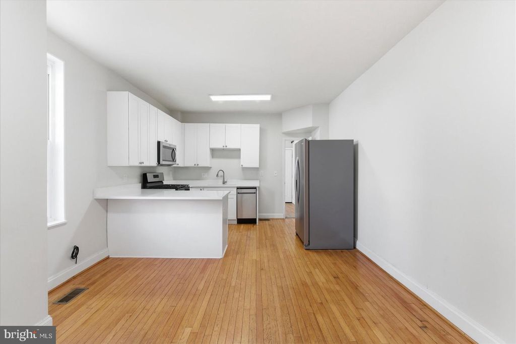 Image 9 of property listing at 1301 CLARKSON ST, Baltimore, MD 21230