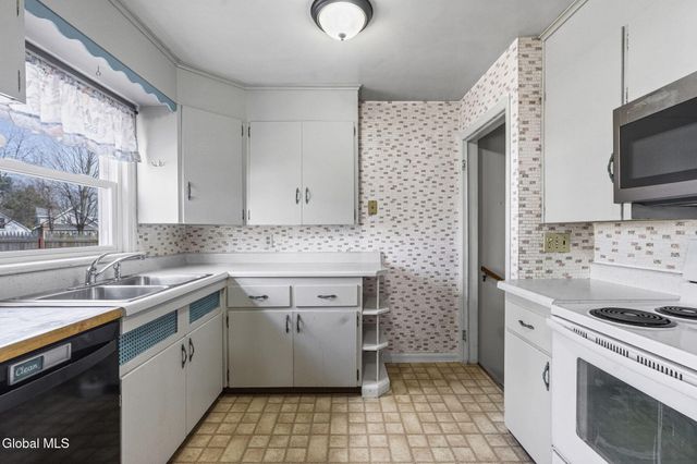 1815 Curry Road, Rotterdam, NY 12306