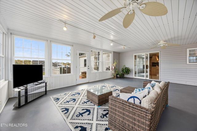 6212 Nine Mile Rd, Maryville, TN 37801