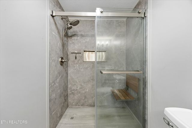 6212 Nine Mile Rd, Maryville, TN 37801