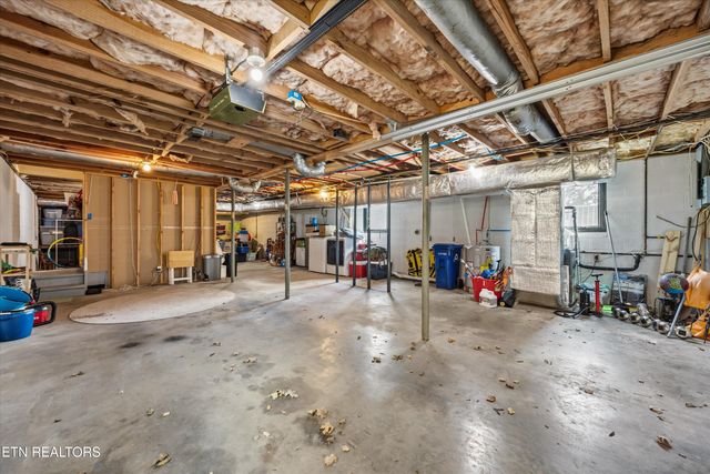 6212 Nine Mile Rd, Maryville, TN 37801