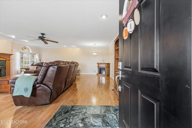 6212 Nine Mile Rd, Maryville, TN 37801