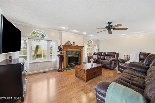 6212 Nine Mile Rd, Maryville, TN 37801