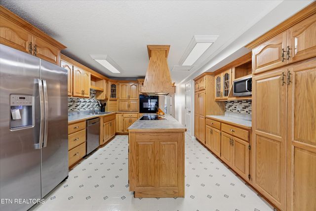 6212 Nine Mile Rd, Maryville, TN 37801