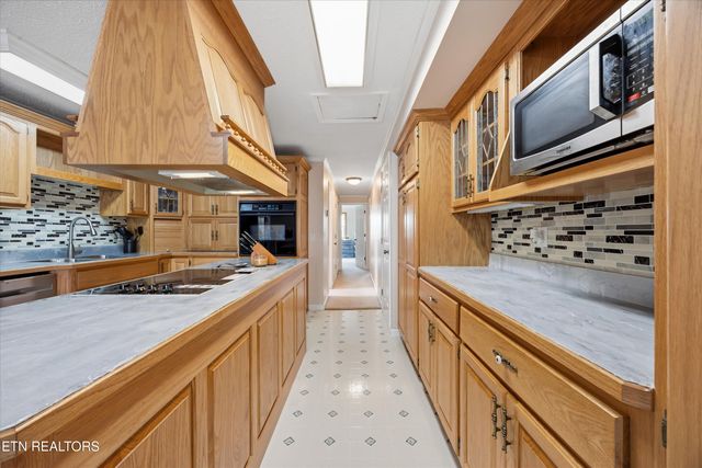 6212 Nine Mile Rd, Maryville, TN 37801