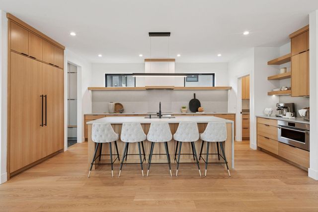 834 Cree Drive, Chanhassen, MN 55317