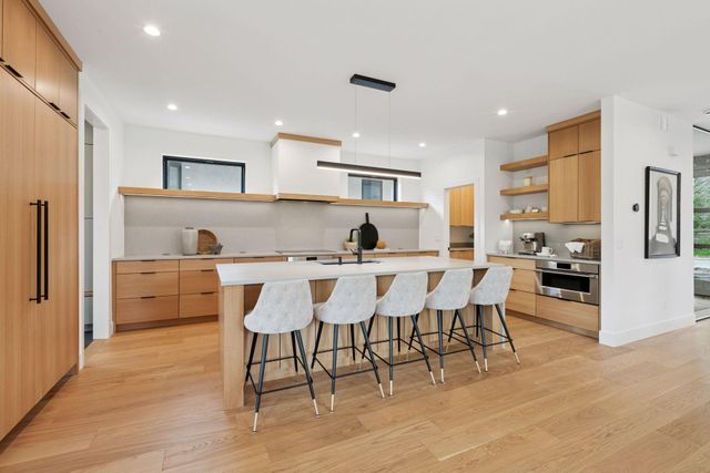 834 Cree Drive, Chanhassen, MN 55317