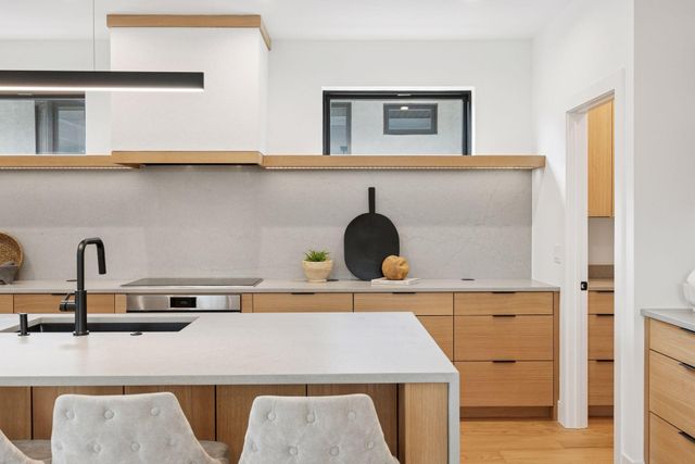 834 Cree Drive, Chanhassen, MN 55317