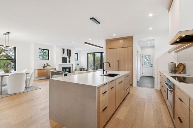 834 Cree Drive, Chanhassen, MN 55317