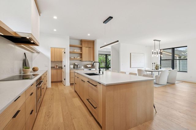 834 Cree Drive, Chanhassen, MN 55317