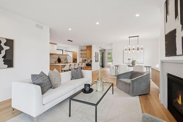 834 Cree Drive, Chanhassen, MN 55317