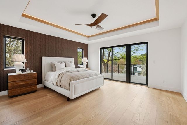 834 Cree Drive, Chanhassen, MN 55317