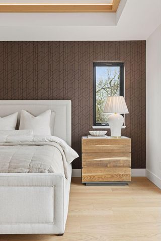 834 Cree Drive, Chanhassen, MN 55317