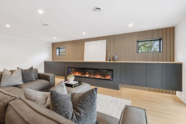 834 Cree Drive, Chanhassen, MN 55317