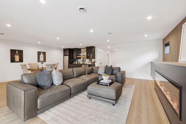 834 Cree Drive, Chanhassen, MN 55317