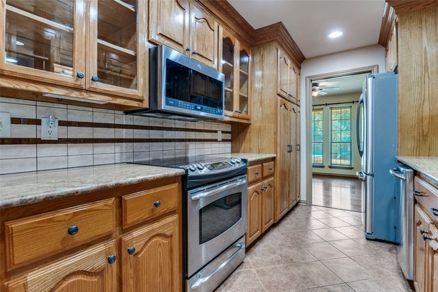 103 Meadowcreek Drive, Duncanville, TX 75137