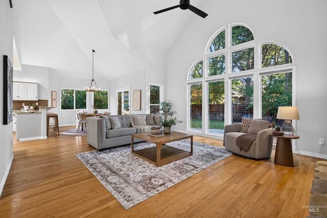 3064 E Nature Dr, Boise, ID 83706