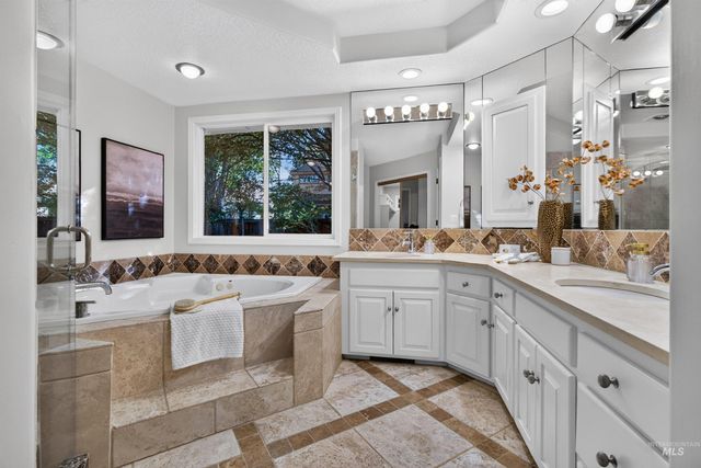3064 E Nature Dr, Boise, ID 83706