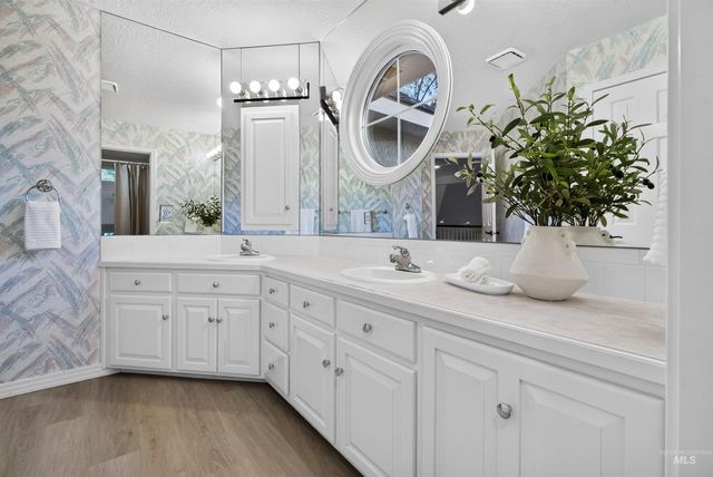 3064 E Nature Dr, Boise, ID 83706