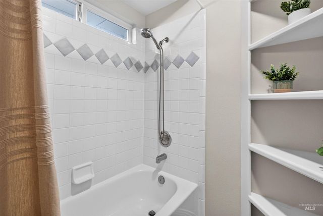 3064 E Nature Dr, Boise, ID 83706