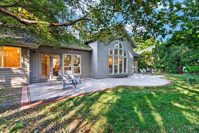 3064 E Nature Dr, Boise, ID 83706