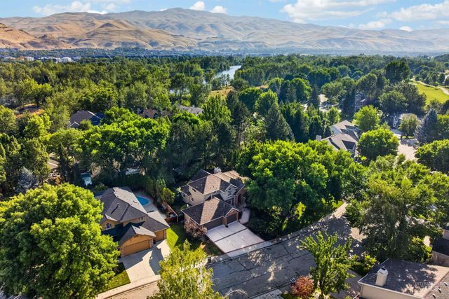 3064 E Nature Dr, Boise, ID 83706