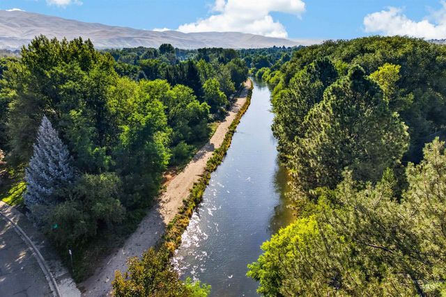 3064 E Nature Dr, Boise, ID 83706
