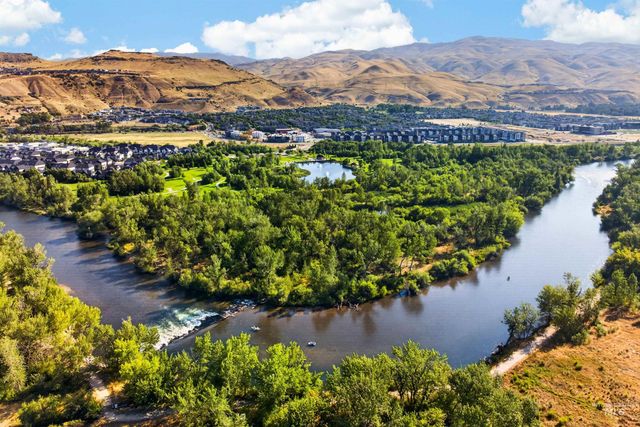 3064 E Nature Dr, Boise, ID 83706