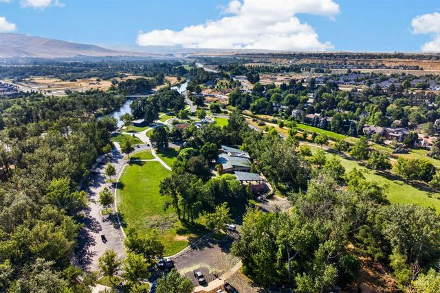 3064 E Nature Dr, Boise, ID 83706