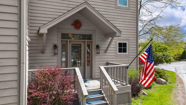 1451 Main STREET, Delafield, WI 53018