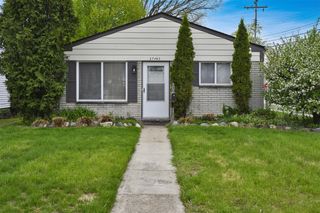 27463 Delton Street, Madison Heights, MI 48071