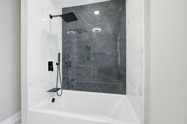 10035 S La Salle Street, Chicago, IL 60628