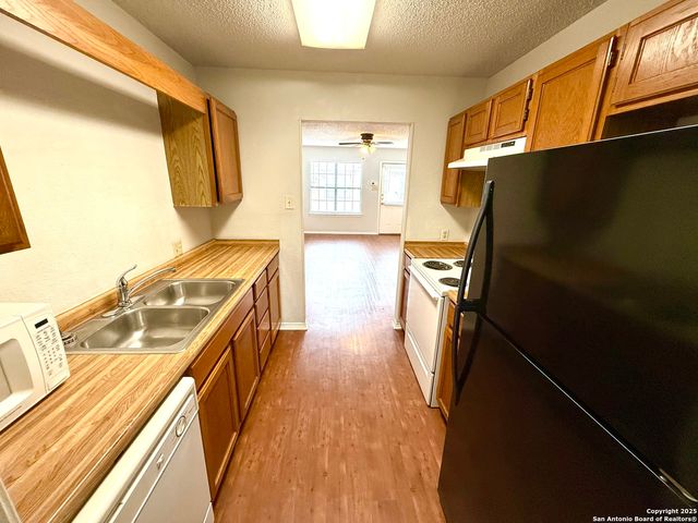 4545 Hoeneke St Apt 303, Kirby, TX 78219