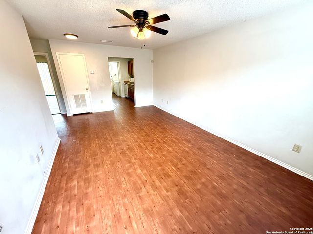 4545 Hoeneke St Apt 303, Kirby, TX 78219