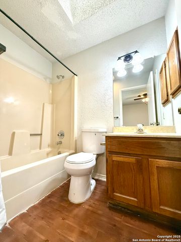 4545 Hoeneke St Apt 303, Kirby, TX 78219