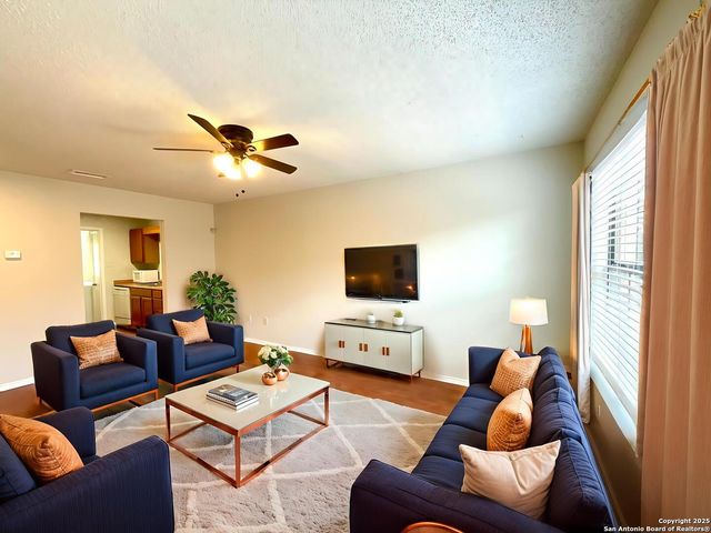 4545 Hoeneke St Apt 303, Kirby, TX 78219