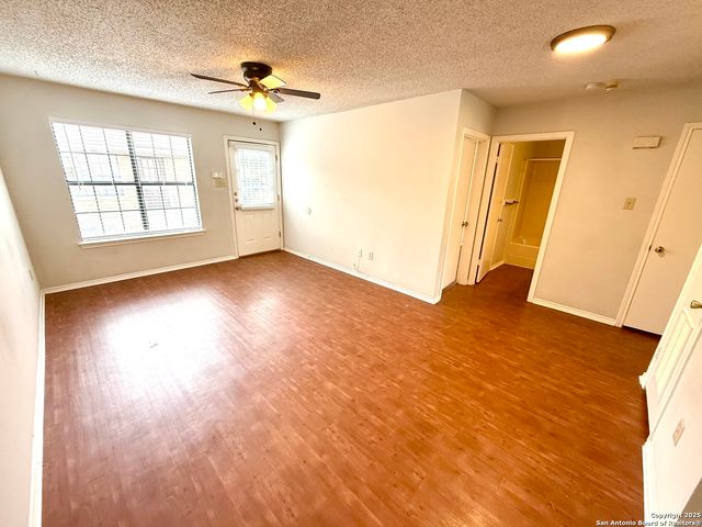 4545 Hoeneke St Apt 303, Kirby, TX 78219