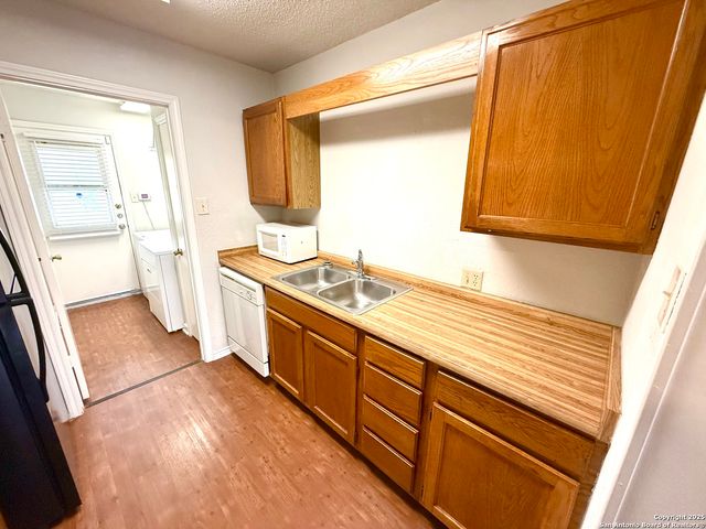 4545 Hoeneke St Apt 303, Kirby, TX 78219