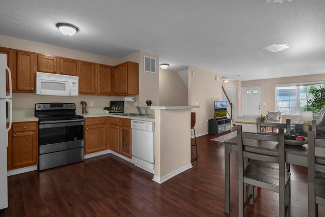 1010 Hartford Village Boulevard, Columbus, OH 43228