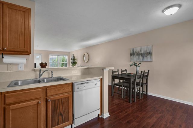 1010 Hartford Village Boulevard, Columbus, OH 43228