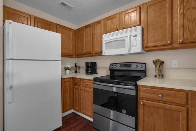 1010 Hartford Village Boulevard, Columbus, OH 43228