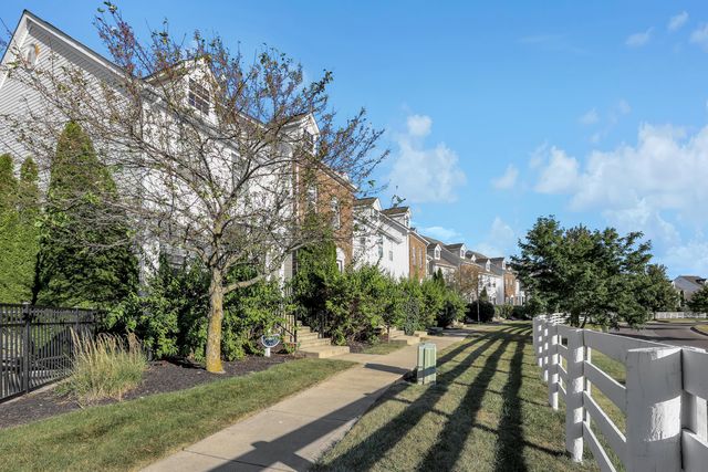 1010 Hartford Village Boulevard, Columbus, OH 43228