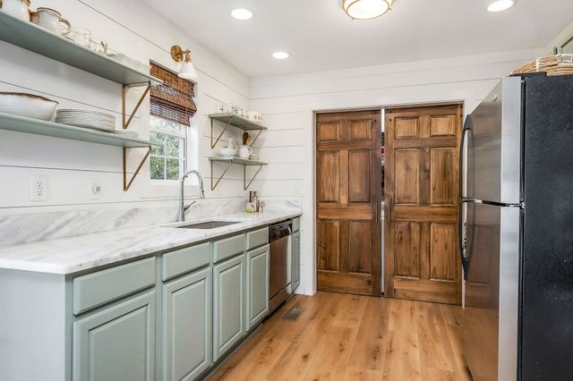 1219 Four Seasons Dr, Smithville, TN 37166