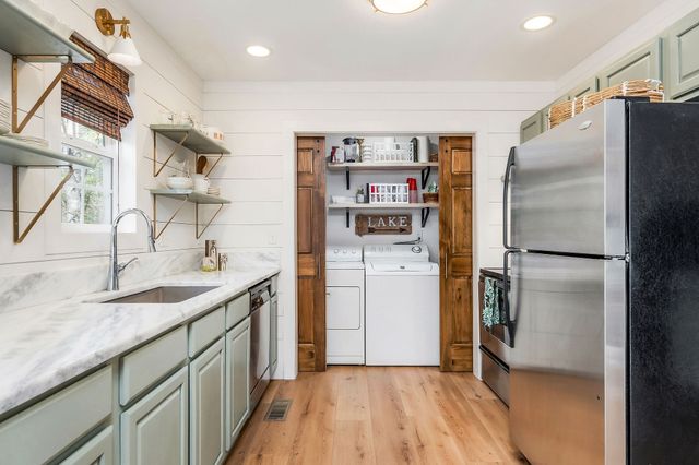 1219 Four Seasons Dr, Smithville, TN 37166