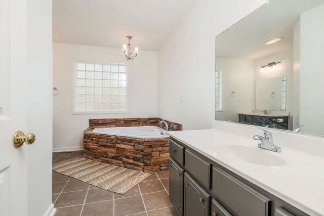 1219 Four Seasons Dr, Smithville, TN 37166