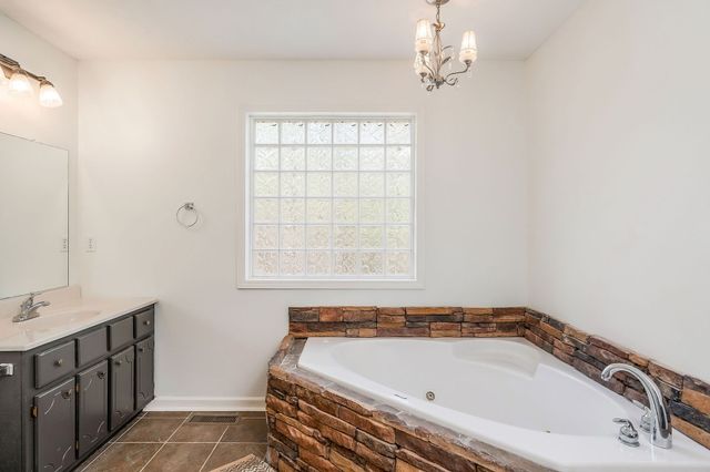 1219 Four Seasons Dr, Smithville, TN 37166