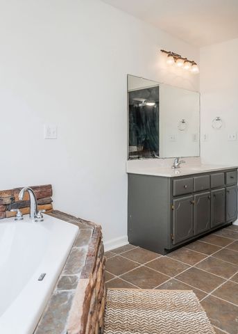 1219 Four Seasons Dr, Smithville, TN 37166