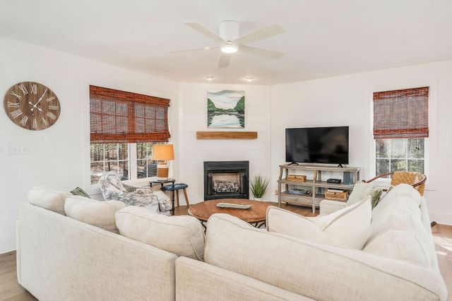 1219 Four Seasons Dr, Smithville, TN 37166